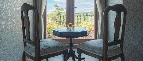 Basic Twin Room, Non Smoking, Mountain View | In-room safe, iron/ironing board, free WiFi