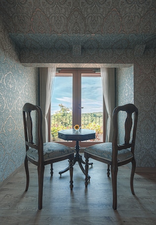 Basic Twin Room, Non Smoking, Mountain View | In-room safe, iron/ironing board, free WiFi