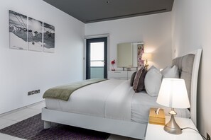 Deluxe Apartment | 2 bedrooms, in-room safe, blackout drapes, iron/ironing board - Maison Privee - High Rise 2 BD apt in Index tower (Dubai)