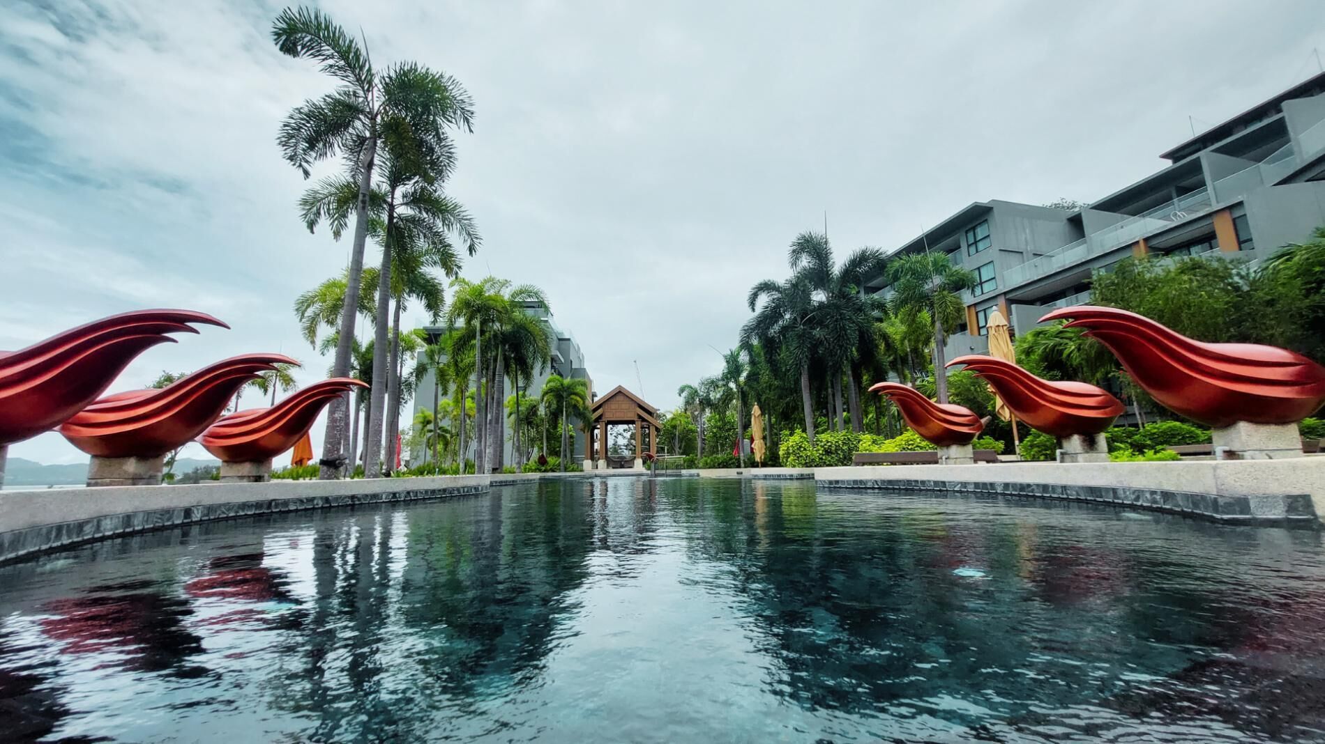 2 piscines extérieures