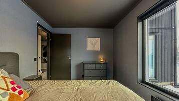 3 bedrooms, desk, free WiFi, bed sheets
