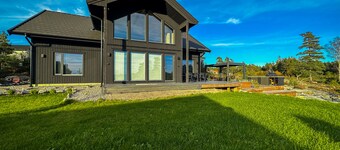 Spacious and modern villa with spectacular sea views