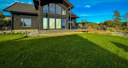 Spacious and modern villa with spectacular sea views