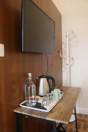 Schreibtisch, Verdunkelungsvorhänge, kostenloses WLAN