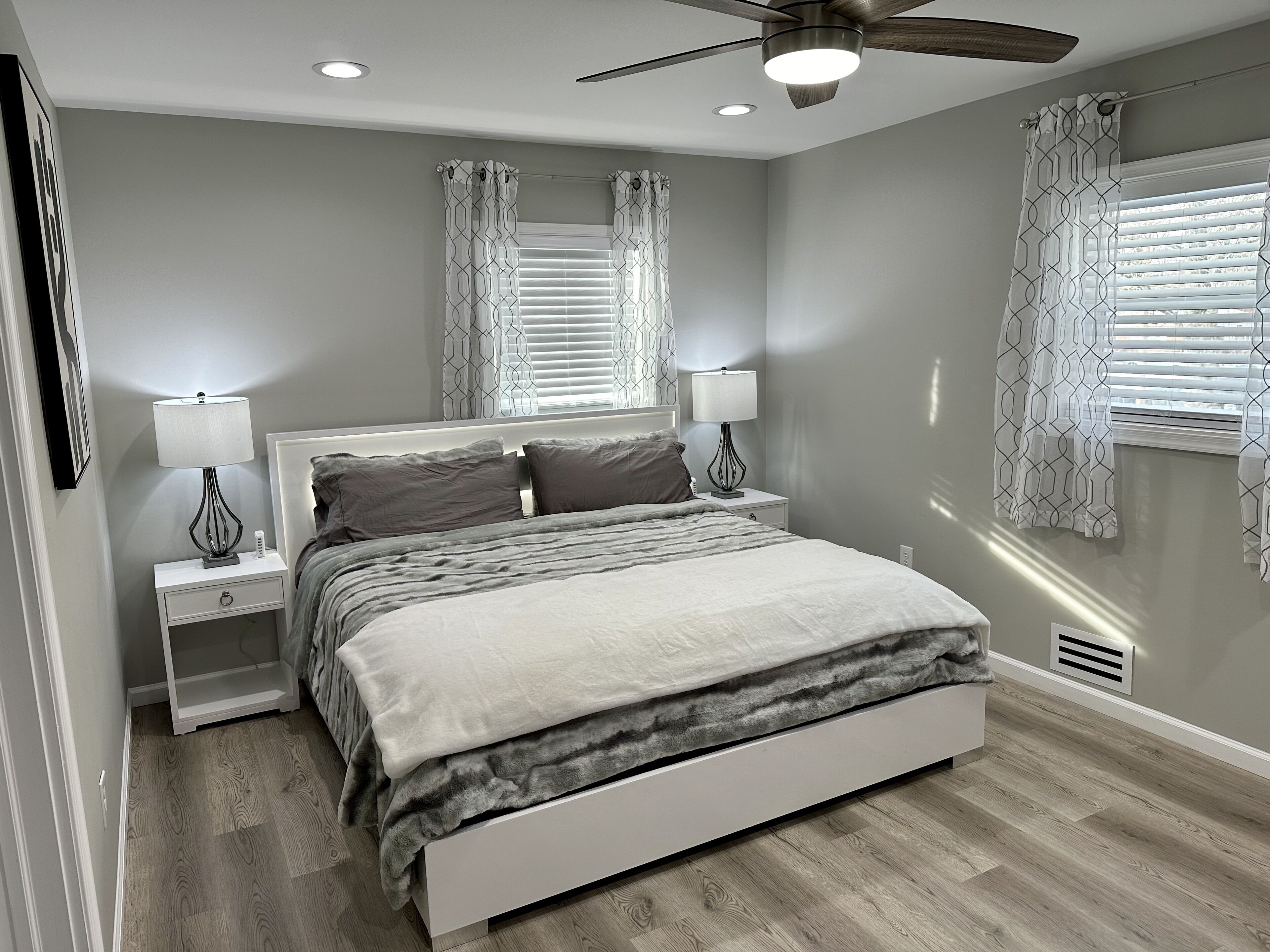 4 bedrooms, iron/ironing board, WiFi, bed sheets