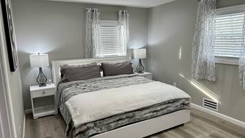 4 bedrooms, iron/ironing board, WiFi, bed sheets