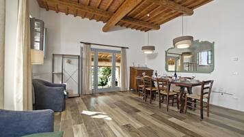 Family House, 2 Bedrooms, 2 Bathrooms, Mountainside (Fontesecca) | Dining
