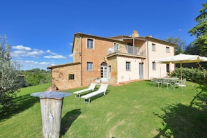 Family House, Multiple Bedrooms, 2 Bathrooms, Mountainside (Fontesecca) | Garden - Fontesecca (Citta della Pieve)
