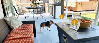  CHARMING 3-Bedroom RETREAT GATEAWAY PET Friendly ♥️ HOT TUB - GYM- POOL TABLE 