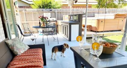 CHARMING 3-Bedroom RETREAT GATEAWAY PET Friendly ♥️ HOT TUB - GYM- POOL TABLE