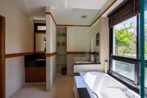 วิลล่า, 4 ห้องนอน | ห้องน้ำ | อ่างอาบน้ำแบบแช่ตัว, ผ้าเช็ดตัว