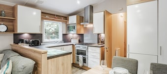 Sea Squirrel - sleeps 4 guests, High Kelling