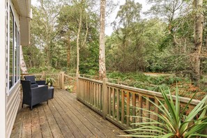 Terrace/patio - Sea Squirrel - sleeps 4 guests, High Kelling (Weybourne)