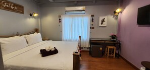 Laptop workspace, free WiFi, bed sheets - Chiangmai Walking Street Home (Chiang Mai)