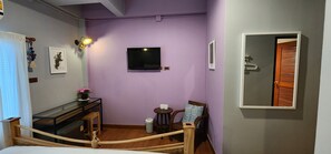 Laptop workspace, free WiFi, bed sheets - Chiangmai Walking Street Home (Chiang Mai)