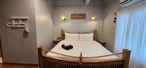 Chiangmai Walking Street Home