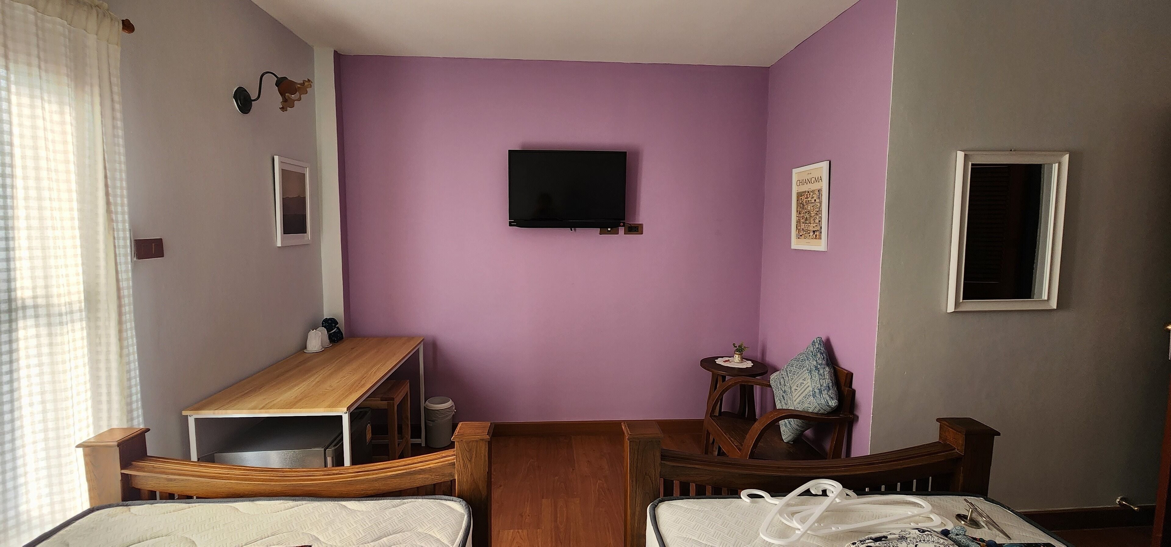 Een laptopwerkplek, gratis wifi, beddengoed