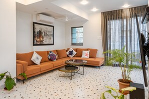 Living area - Villa Reverie 6 Bedroom Ultra Modern (Betalbatim)