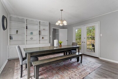 15 Minutes from Downtown! Welcome to Woodbridge