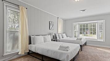 5 bedrooms, desk, iron/ironing board, WiFi