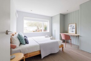 4 bedrooms, desk, iron/ironing board, travel cot