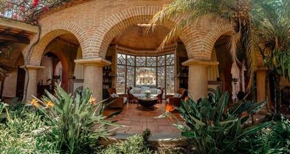 Boutique Sharazade Stay, Pool in Antigua