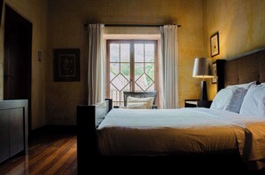 5 camere, una scrivania, ferro/asse da stiro, Wi-Fi