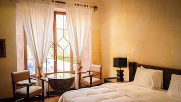 1 bedroom, desk, WiFi, bed sheets