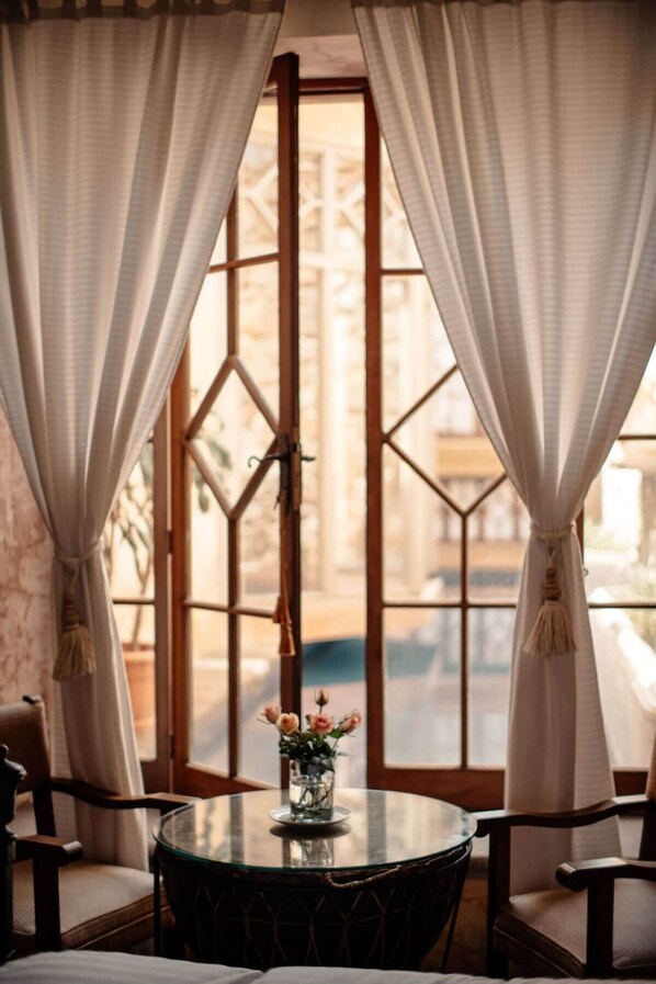 المنشأة من الداخل