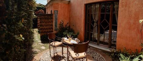 تناول الطعام بالخارج