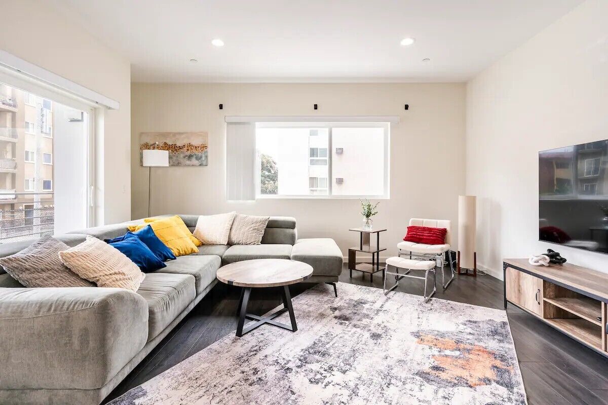 Luxury Condo at Heart of K-Town
