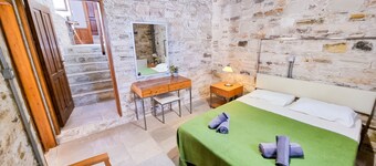 Skarinou's Landhouse Poolside Apartment