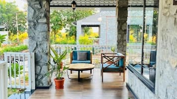 Cottage Exclusif | Bureau, espace de travail pour ordinateur portable