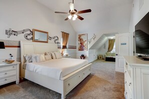 5 Schlafzimmer, Zimmersafe, Schreibtisch, Bügeleisen/Bügelbrett