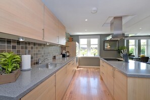 Apartment, Accessible | 3 bedrooms - Contemporary Apartment Close to Aberdeen City Centre (Aberdeen)