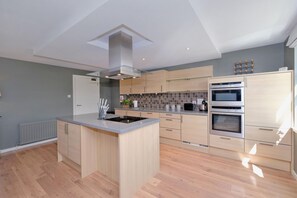 Apartment, Accessible - Contemporary Apartment Close to Aberdeen City Centre (Aberdeen)