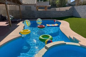 Outdoor pool - Stylish Pool Villa with High Ceilings near Summerlin (Las Vegas)