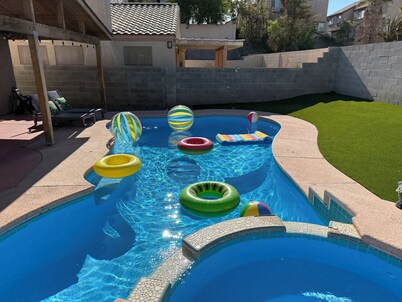 Newly Remodeled Pool Villa 3BD2.5BA by Summerlin