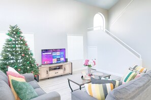 Smart TV - Newly Remodeled Pool Villa 3BD2.5BA by Summerlin (Las Vegas)