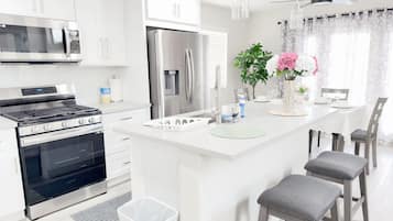 Micro-ondes, four, plaque de cuisson, lave-vaisselle