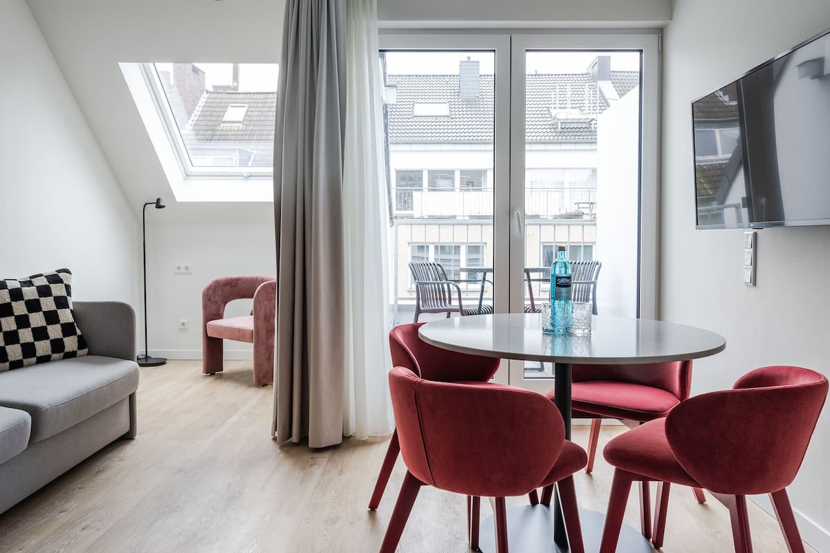 Appartement | Woonruimte | Een 43-inch smart-tv met digitale zenders