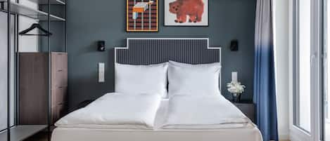 L Studio, Kitchenette, Balcony, Sofa Bed | Premium bedding, in-room safe, laptop workspace, free WiFi