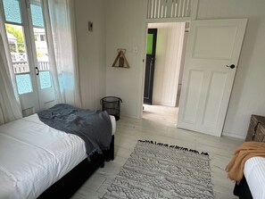 4 quartos, ferros/tábuas de passar roupa, Wi-Fi, roupa de cama