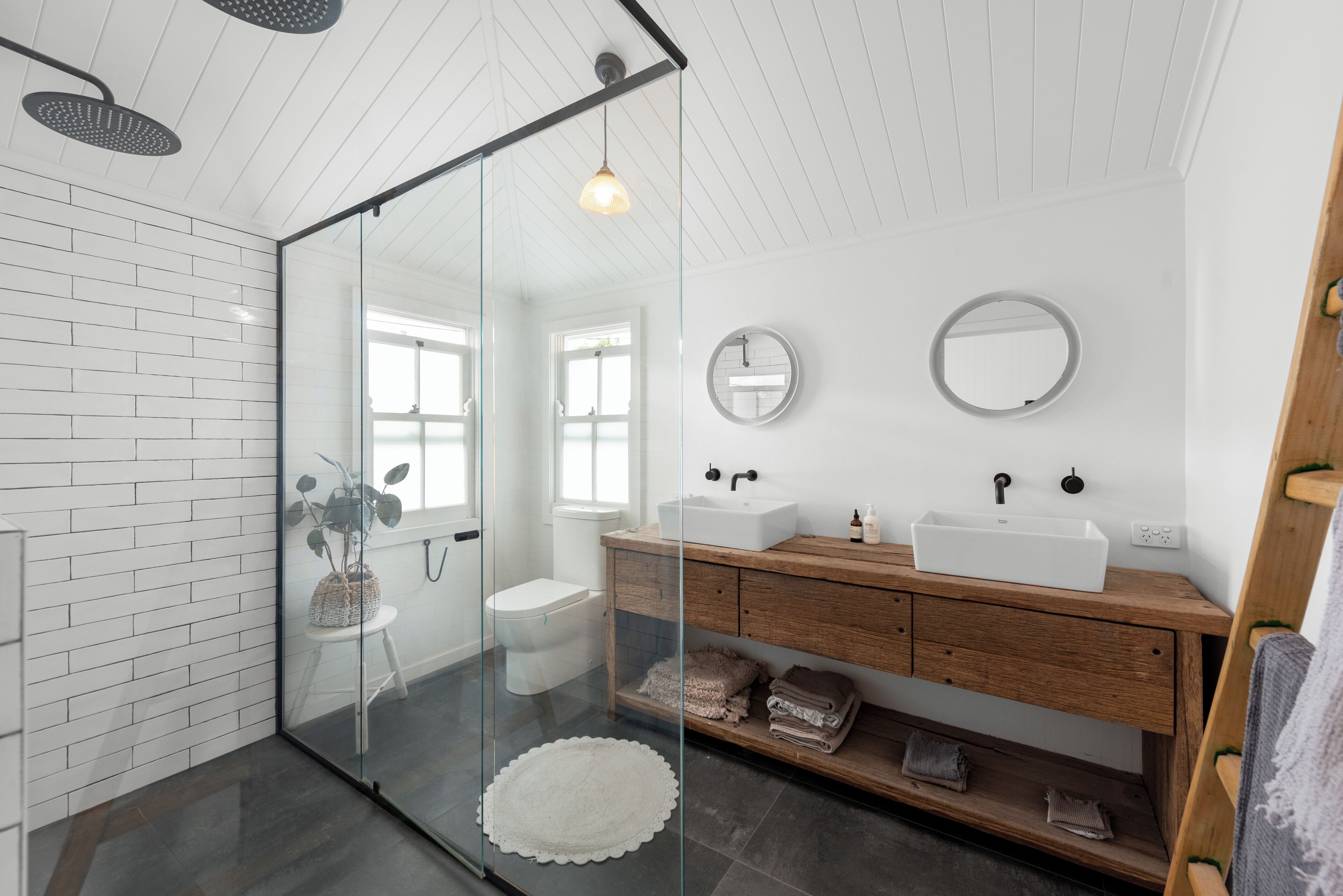 Bathtub, hair dryer, towels