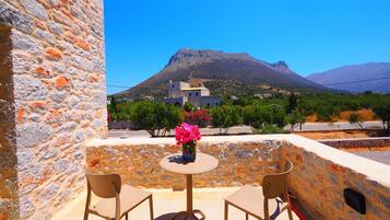 Suite, Mountain View | Terrace/patio