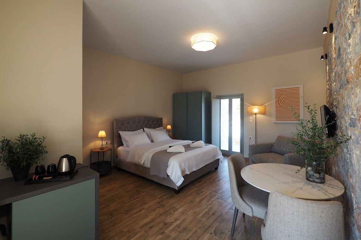 Deluxe Double Room (Up to 3 guests) | 1 bedroom, Egyptian cotton sheets, premium bedding, down duvets