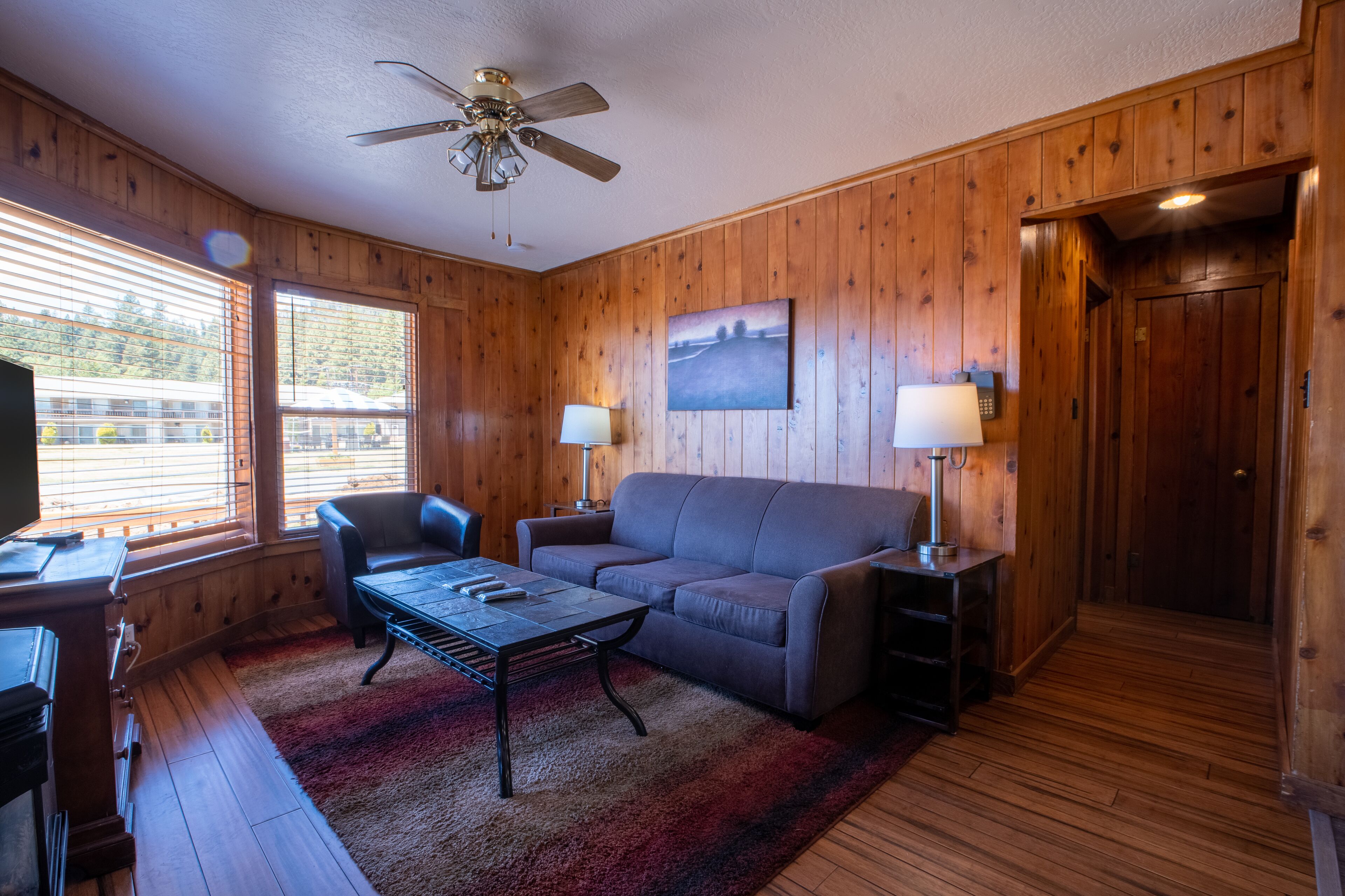 Best Place to Unwind! Private Beach, Kitchenette, Free Parking, Outdoor Pool!