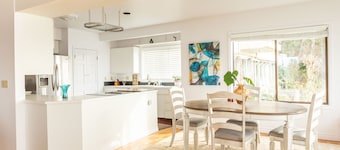 Amazing Sound View - Guest House