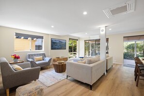 Smart TV, stereo