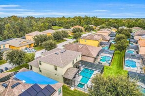 Exterior - 5 BR with pool! By shopping, restaurants, Disneyworld, & Universal Studios! (Davenport)